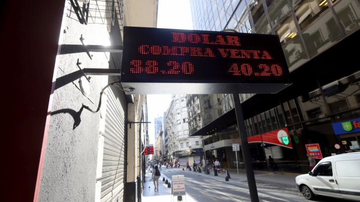 Expectativa por el dólar tras la disparada que lo llevó por encima de los $ 40